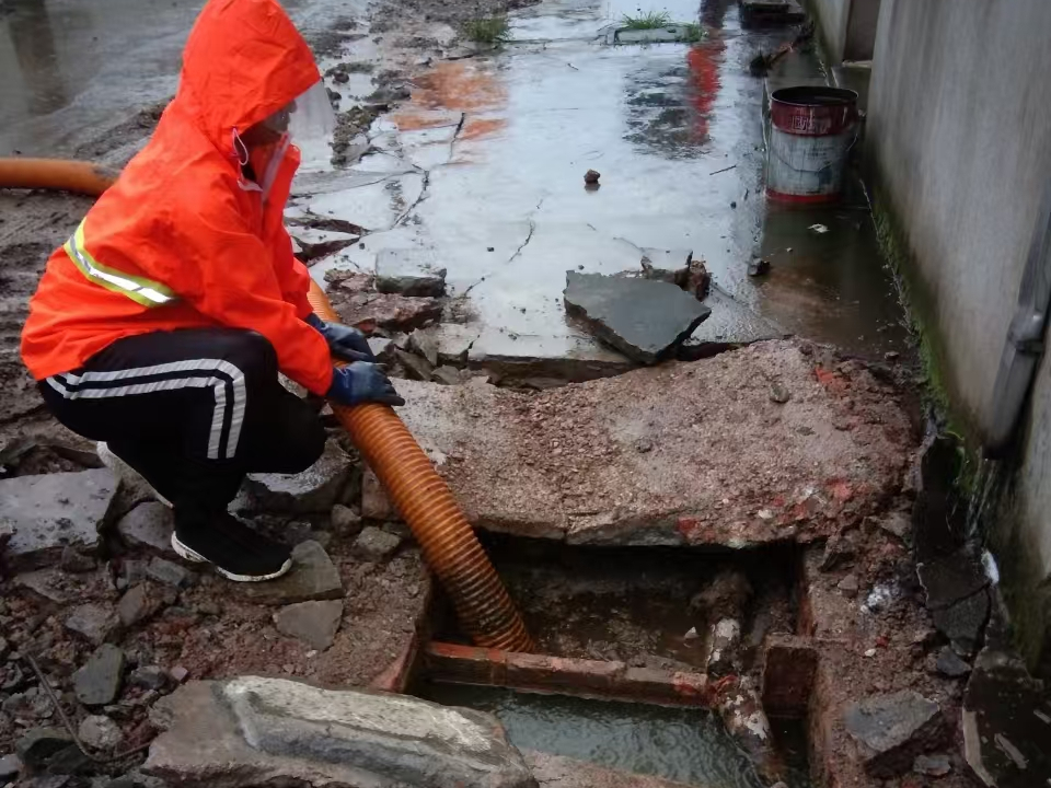 吉木乃专业清理污水池 炜誉市政以规范流程守护城市 “肠道”